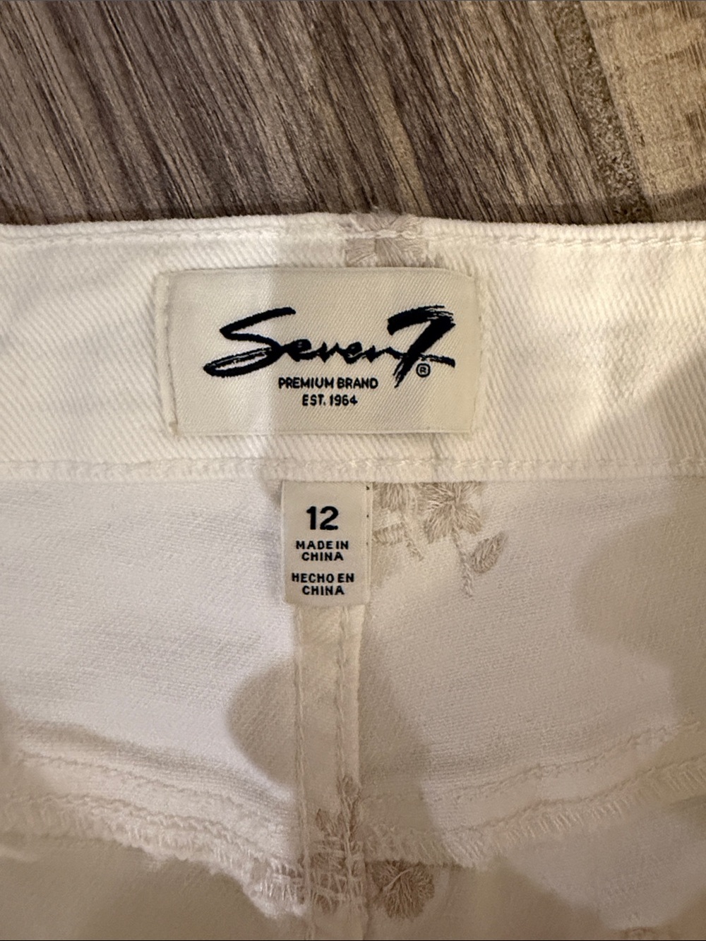 Seven 7 premium Quality brand White Embroidered Women’s Jeans size 12 flowers - Picture 2 of 5